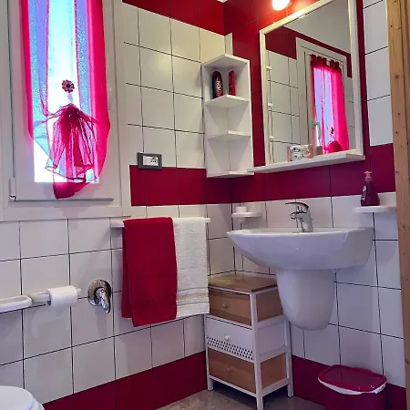 Le Essenze - Terrazza Sulla Romagna * チェゼーナ