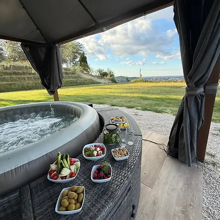 Le Essenze Alloggio per agriturismo *